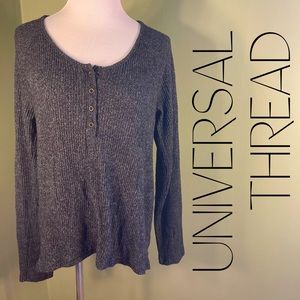 S Universal Thread shirt